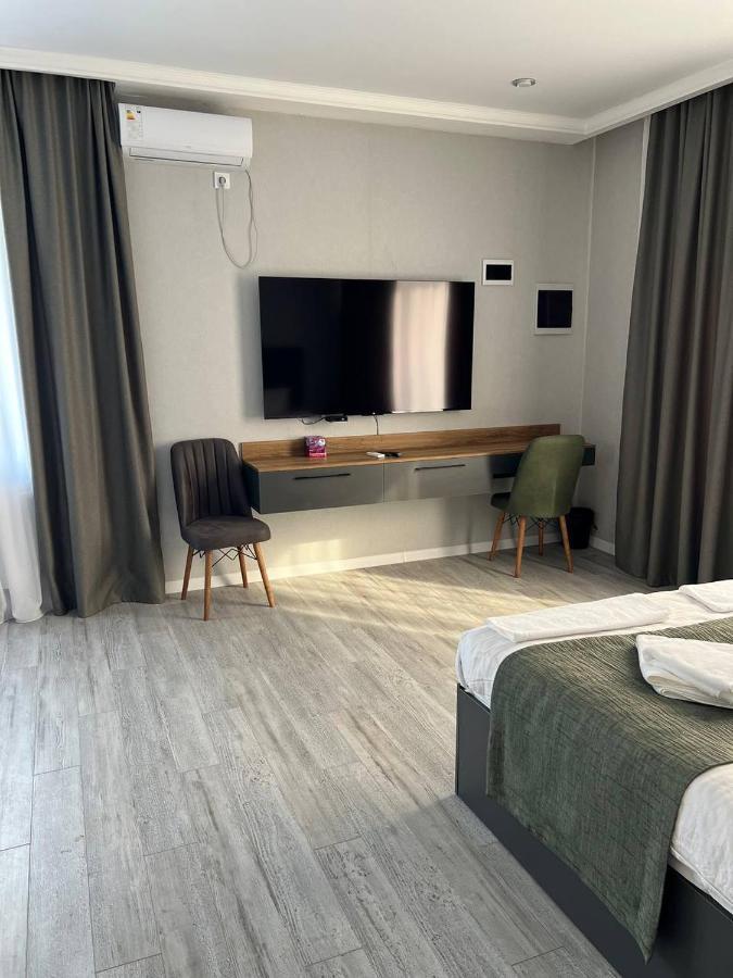 Dosman Hotel Bishkek Bagian luar foto
